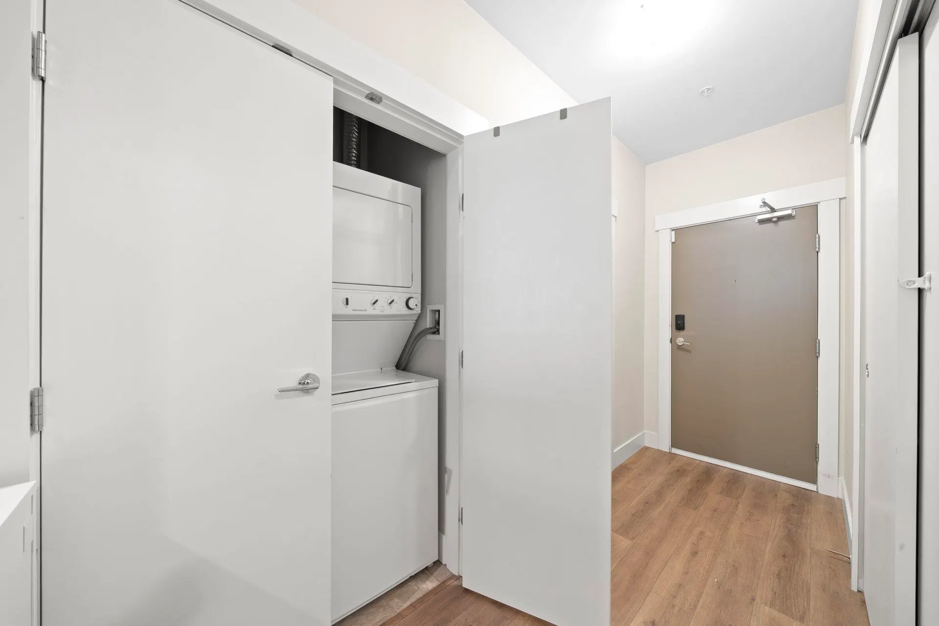 Photo 4 of 38 at #308 – 2351 Kelly Avenue