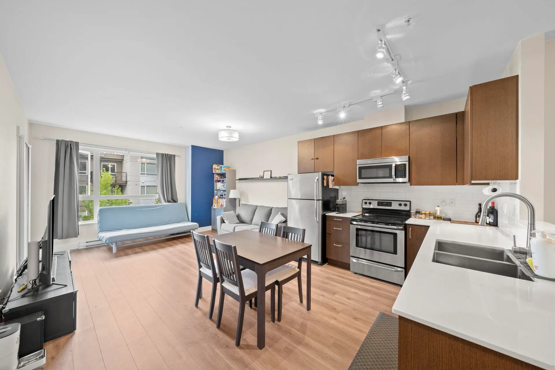 Photo 5 of 38 at #308 – 2351 Kelly Avenue