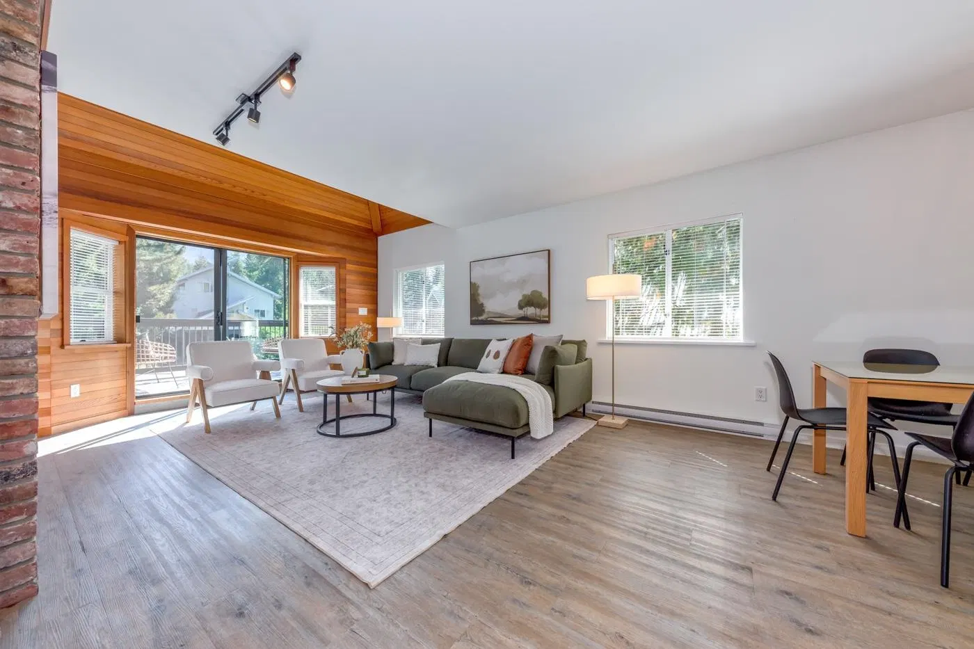 Photo 5 of 39 at 2053 Garibaldi Way