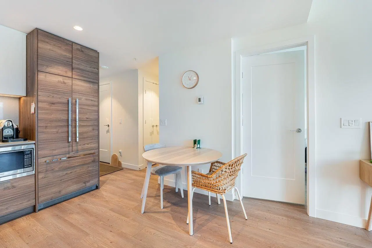 Photo 5 of 27 at #2101 – 1045 Austin Avenue