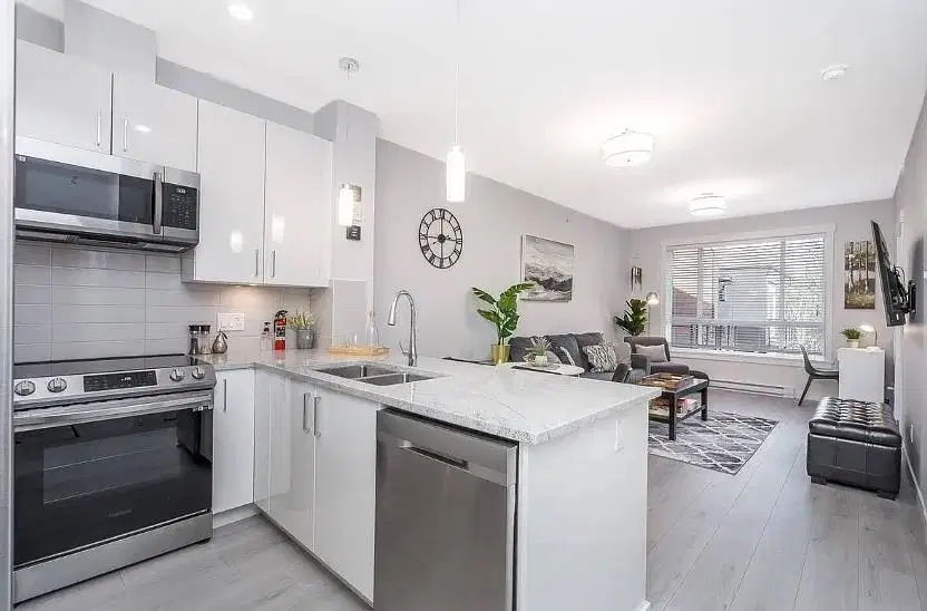 #400 – 32690 14th Avenue
