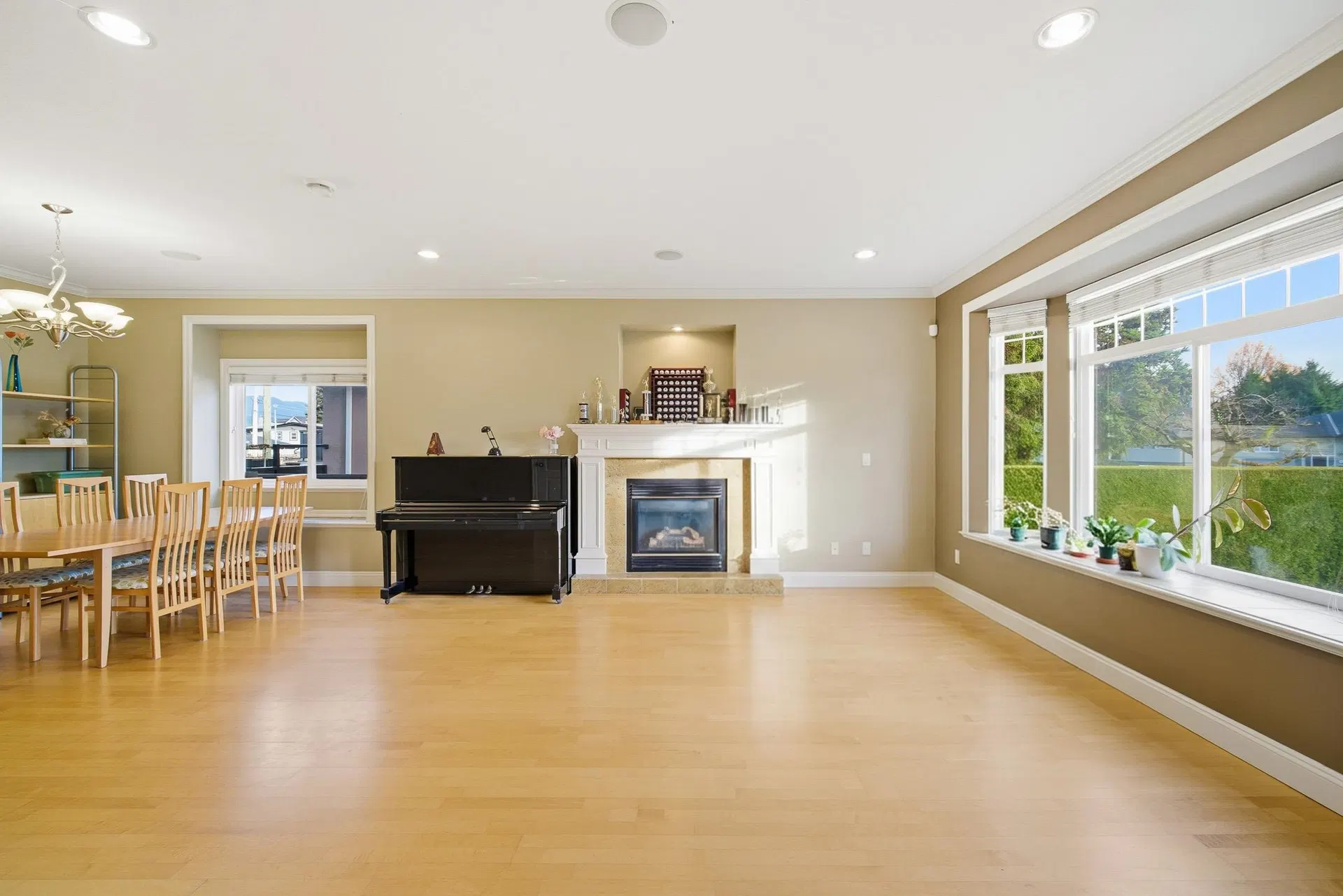 Photo 5 of 40 at 6549 Dunnedin Street