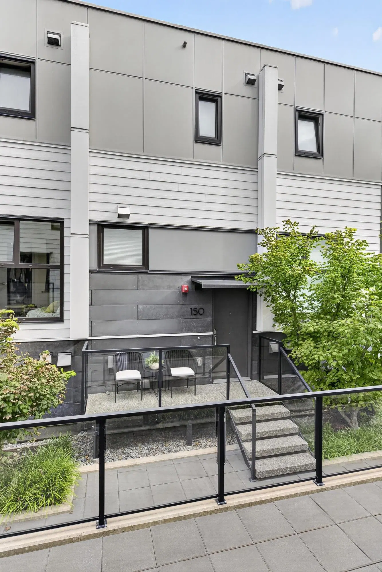 Photo 5 of 29 at 150 W Woodstock Avenue