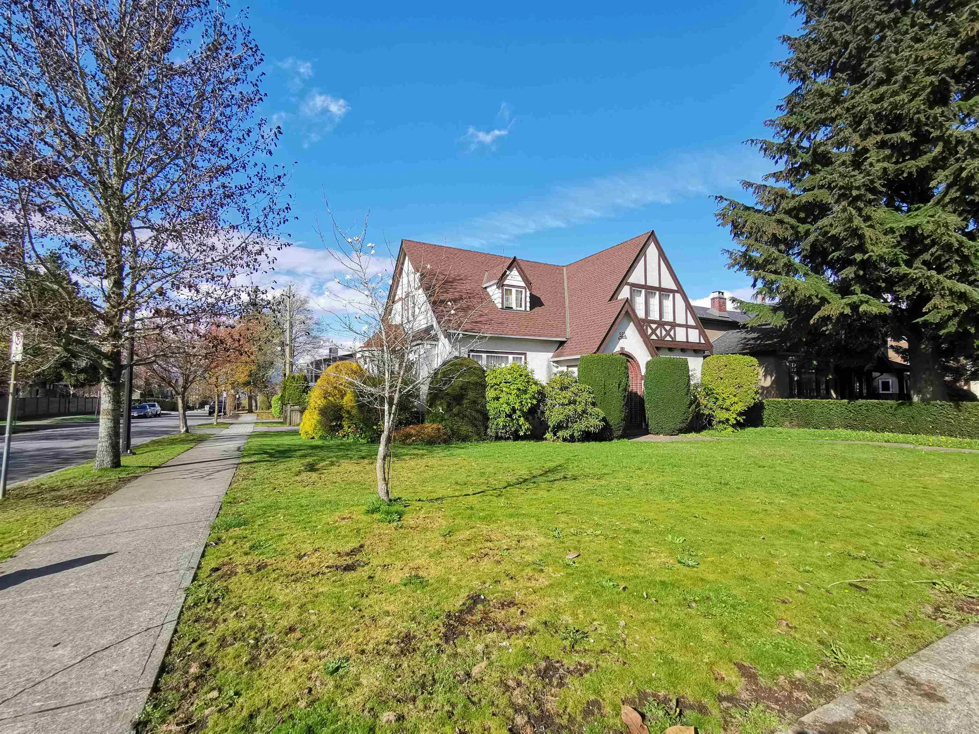 Photo 1 of 1 at 595 W 28th Avenue