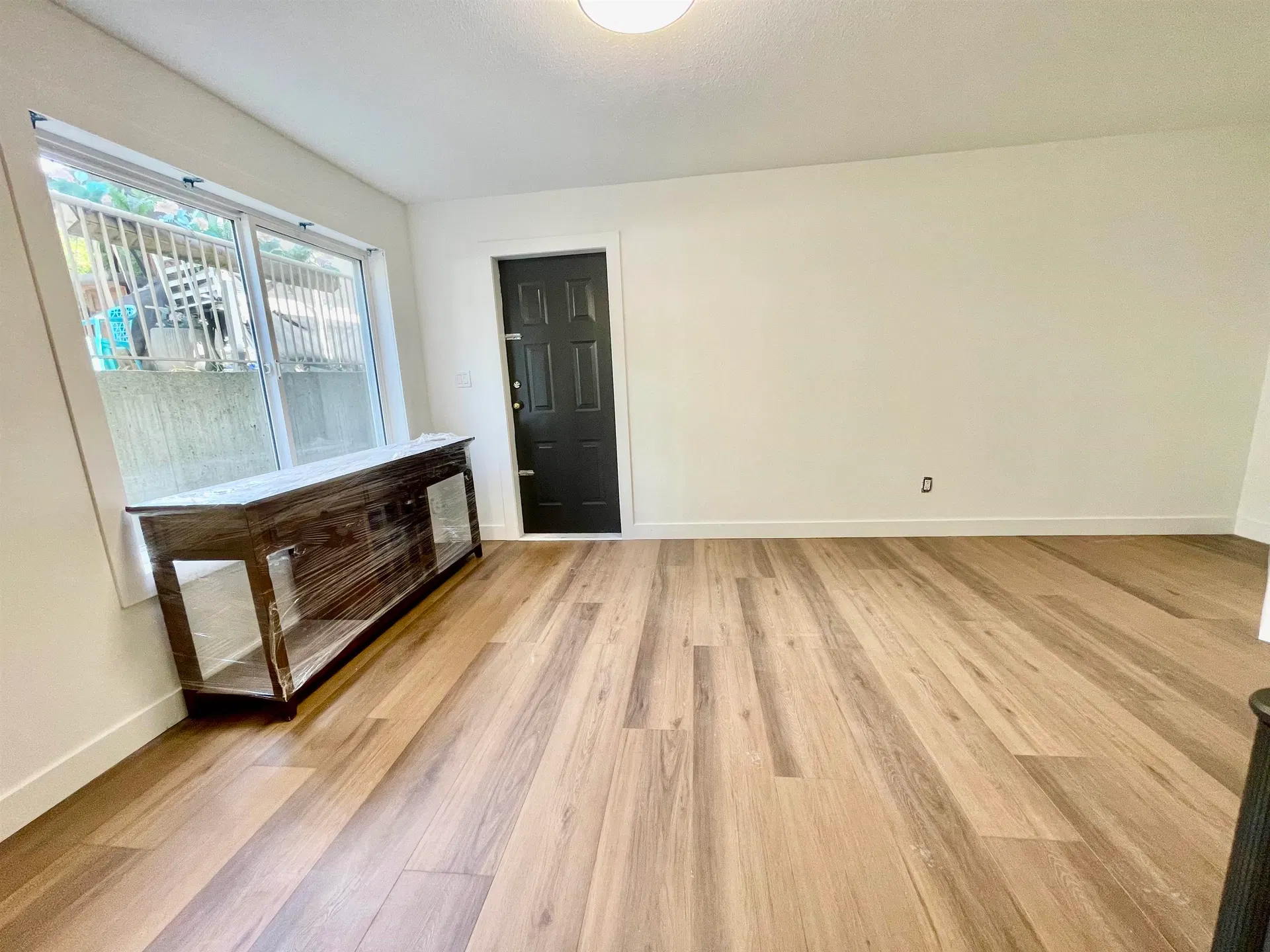 Photo 4 of 11 at LOWER LEVEL – 1695X 84 Avenue
