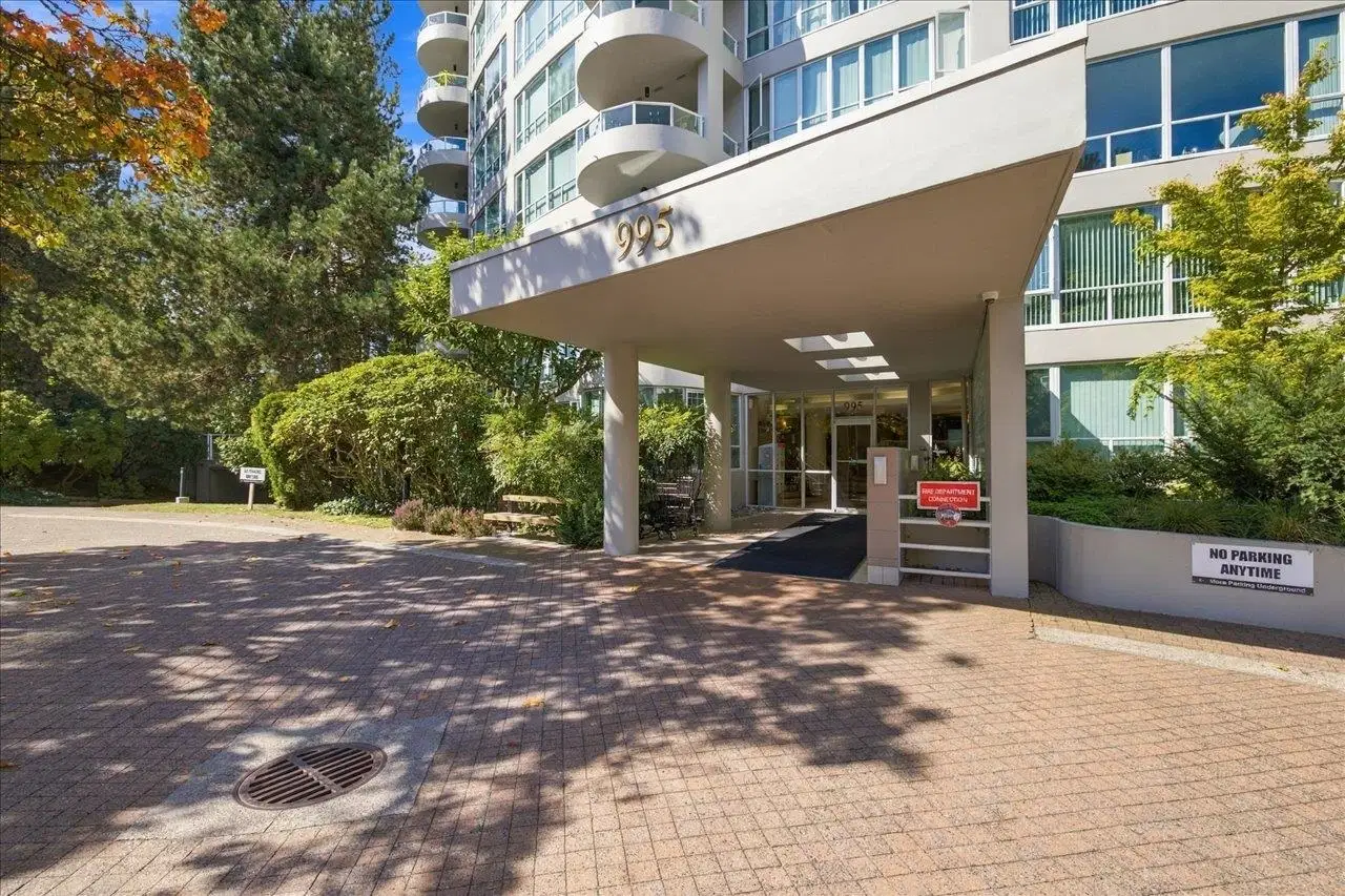 #402 – 995 Roche Point Drive