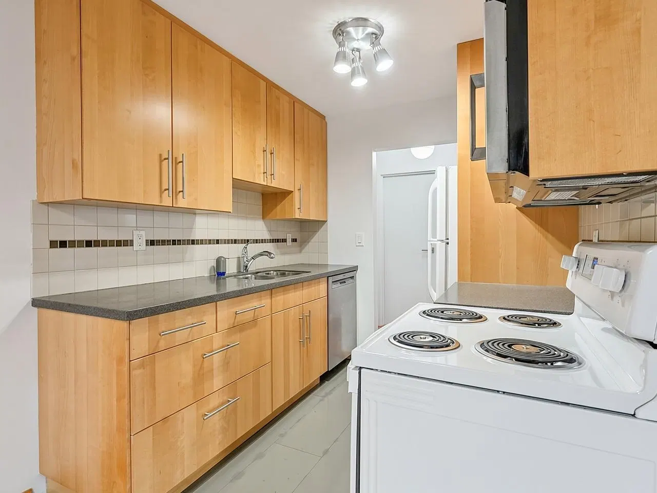 Photo 5 of 40 at #106 – 1844 W 7th Avenue