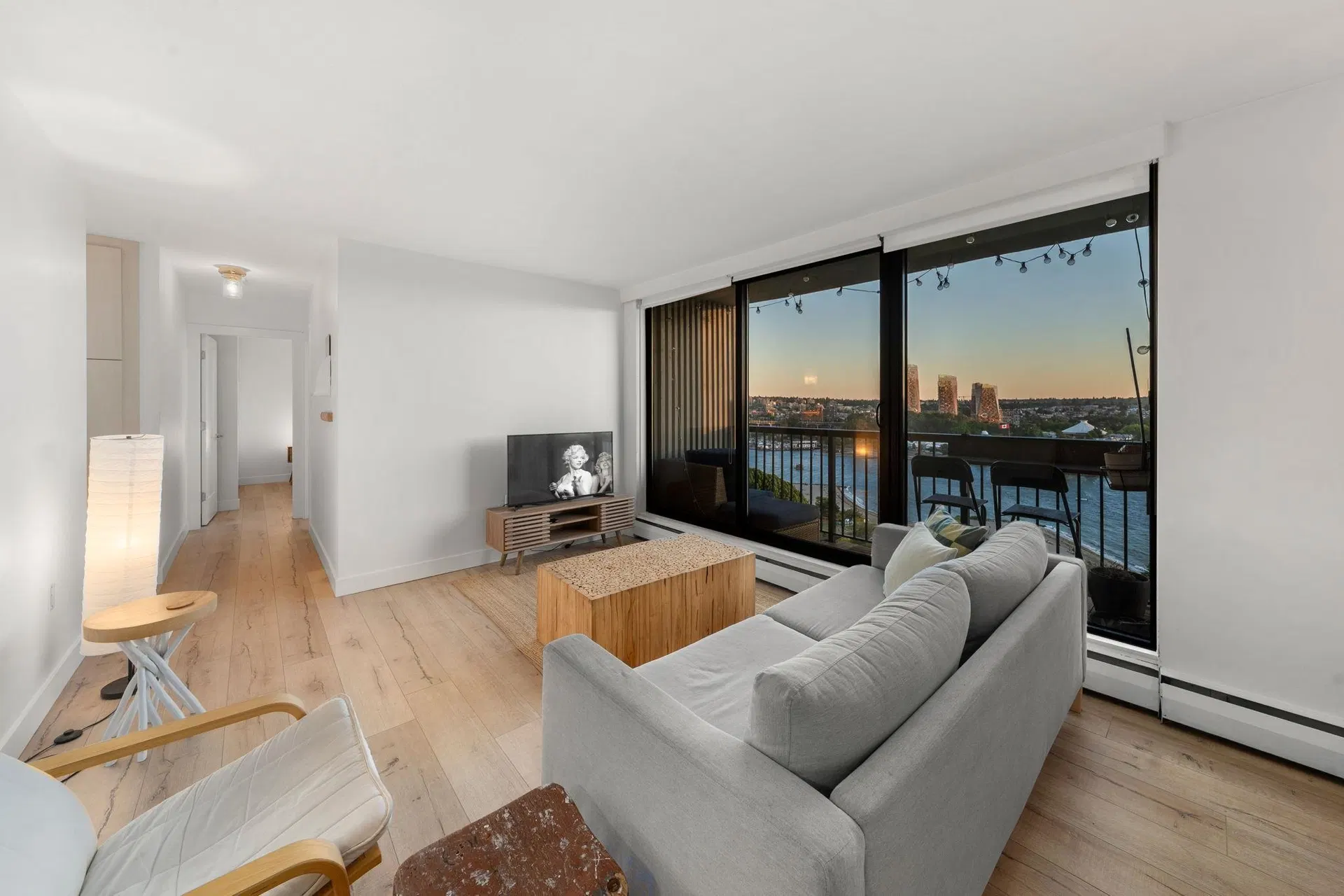 Photo 3 of 32 at #1207 – 1330 Harwood Street