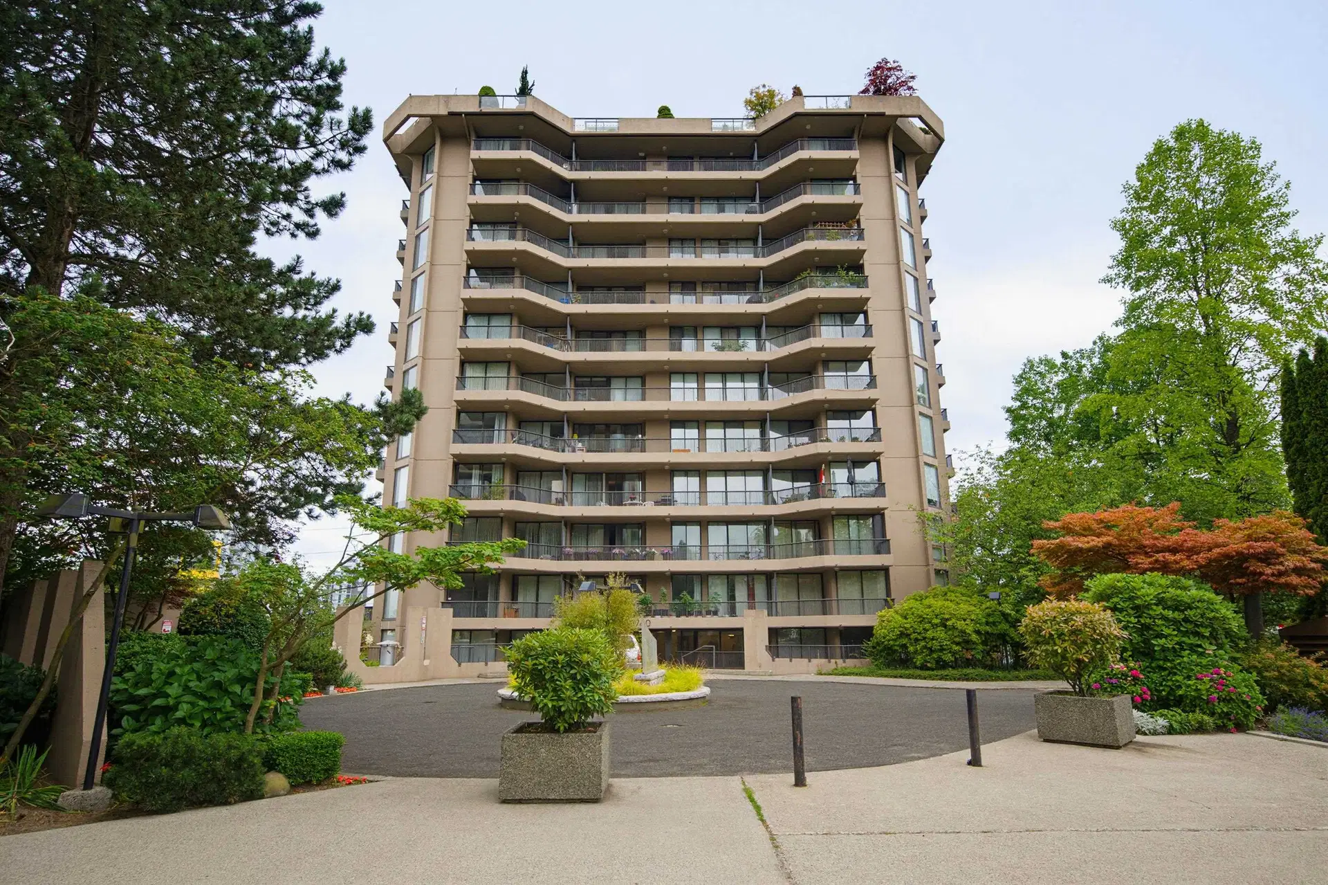 #604 – 3740 Albert Street