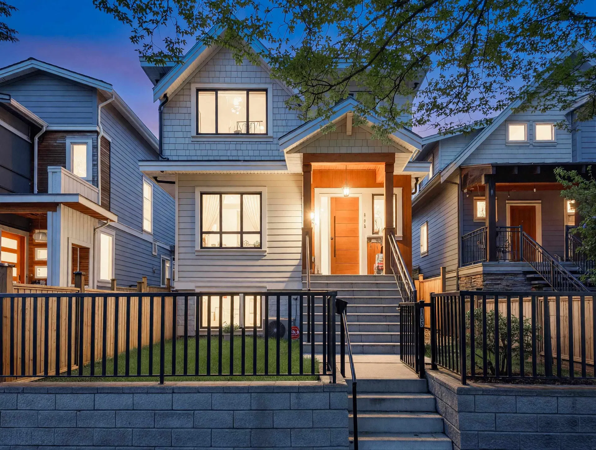 Photo 4 of 40 at 105 E 64th Avenue