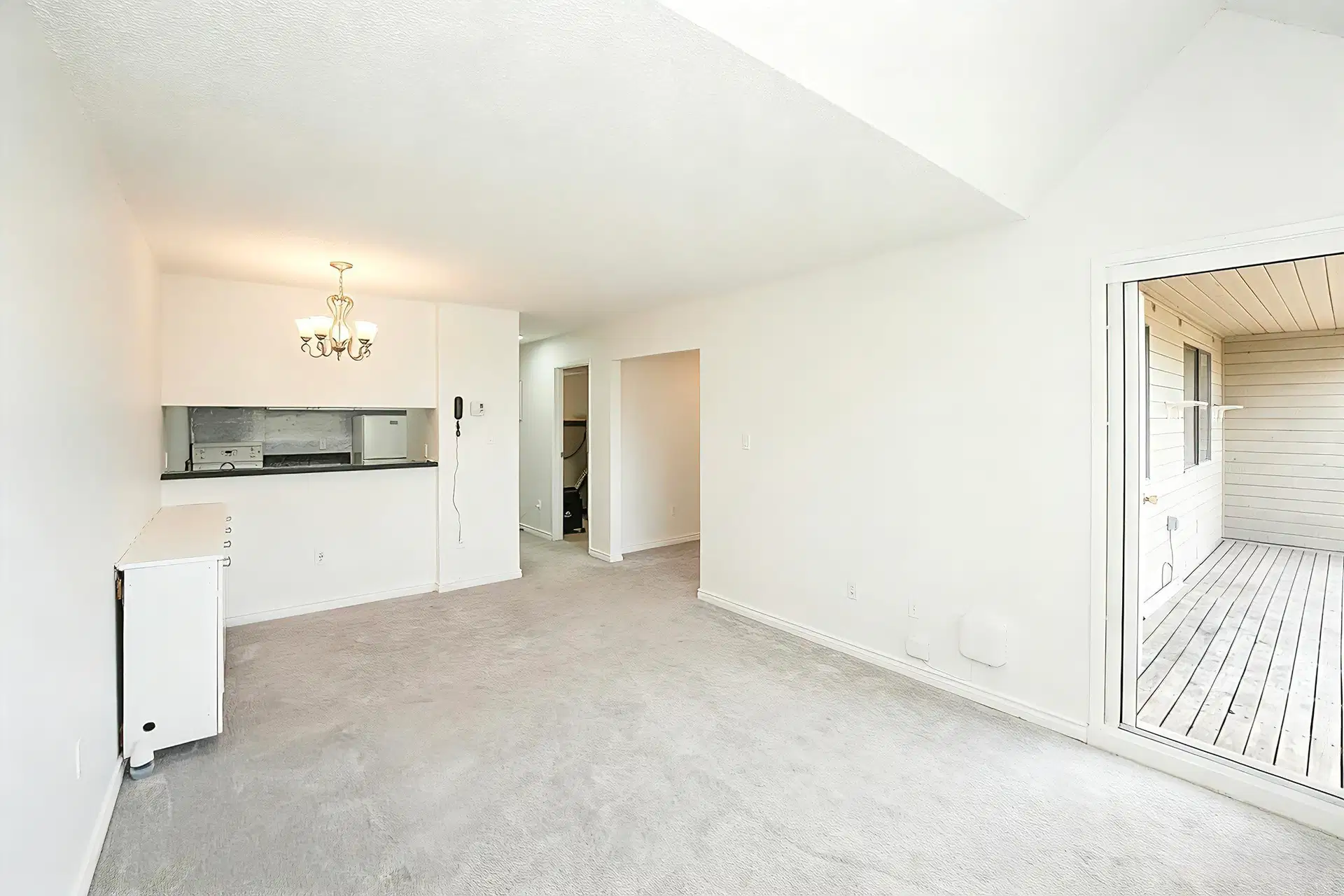 #413 – 8120 Colonial Drive