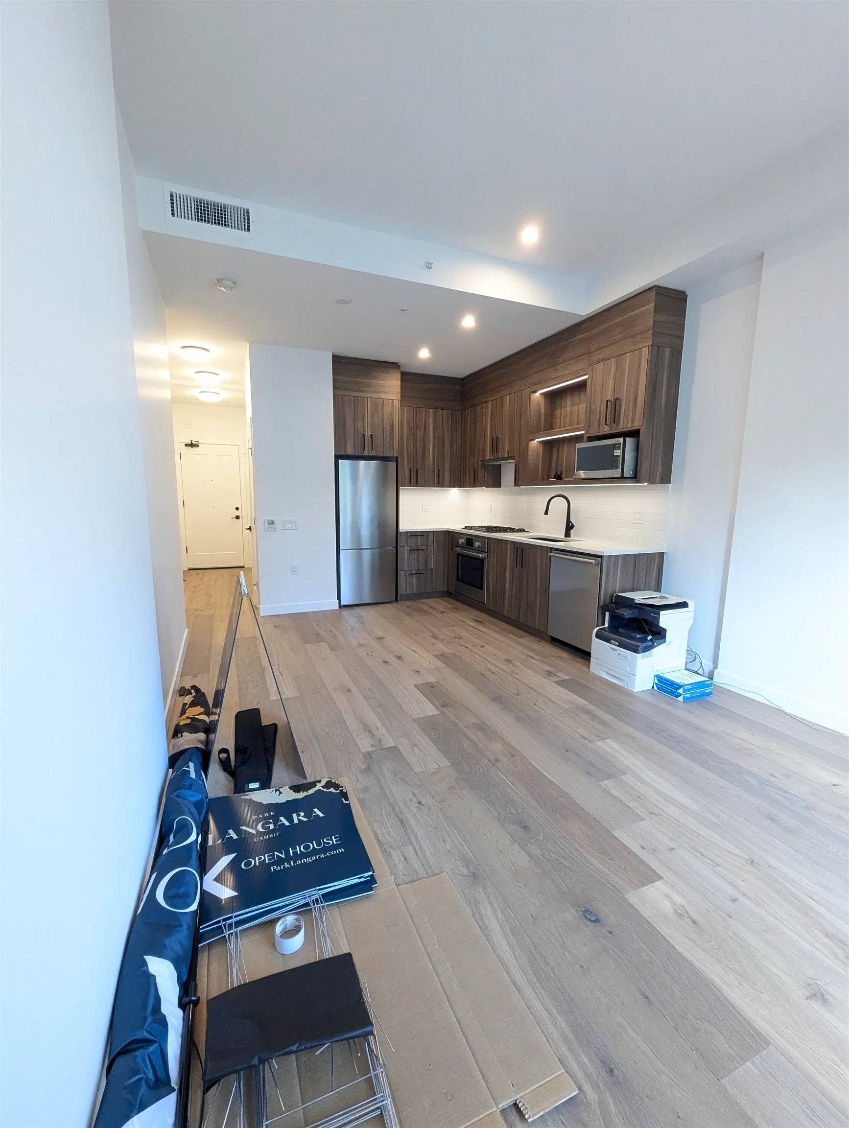 Photo 4 of 6 at #101 – 6859 Cambie Street
