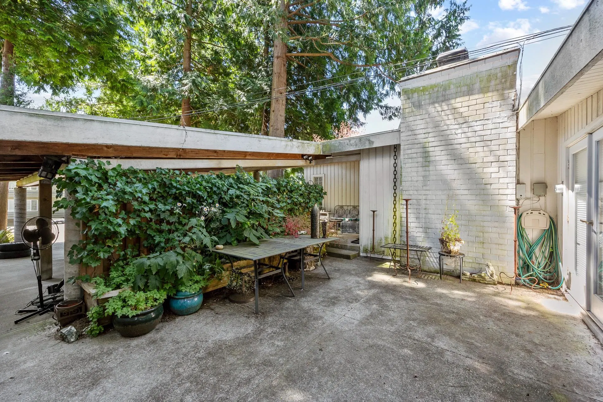 Photo 5 of 8 at 14109 Blackburn Avenue