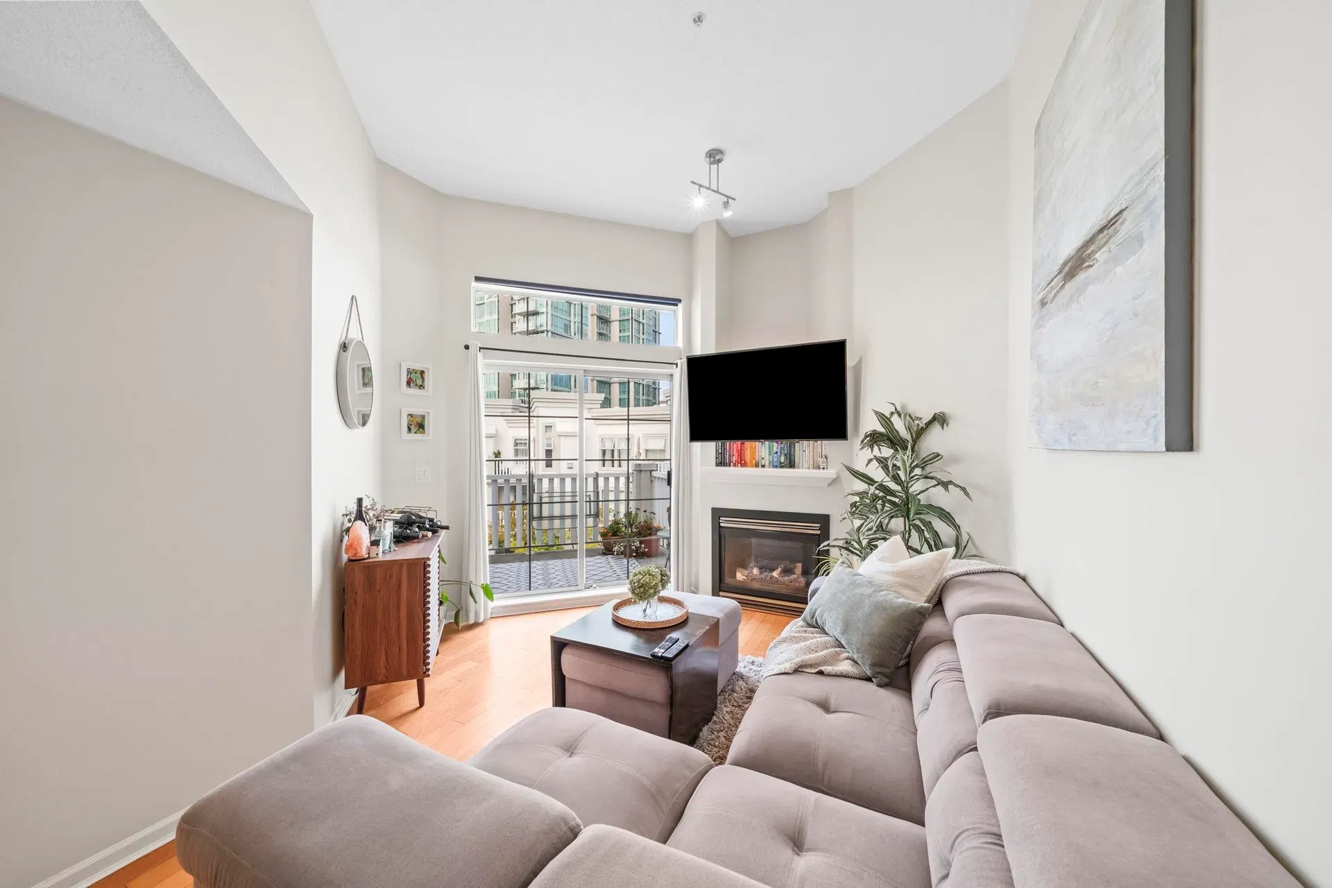 Photo 5 of 40 at #413 – 147 E 1st Street