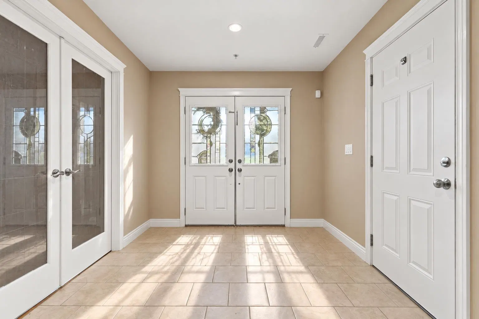 Photo 5 of 40 at 21492 Donovan Avenue