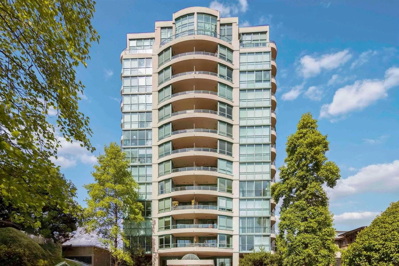 #901 – 8871 Lansdowne Road