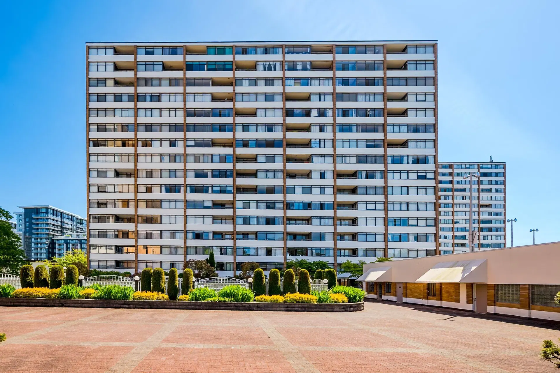 Photo 3 of 30 at #1504 – 6631 Minoru Boulevard