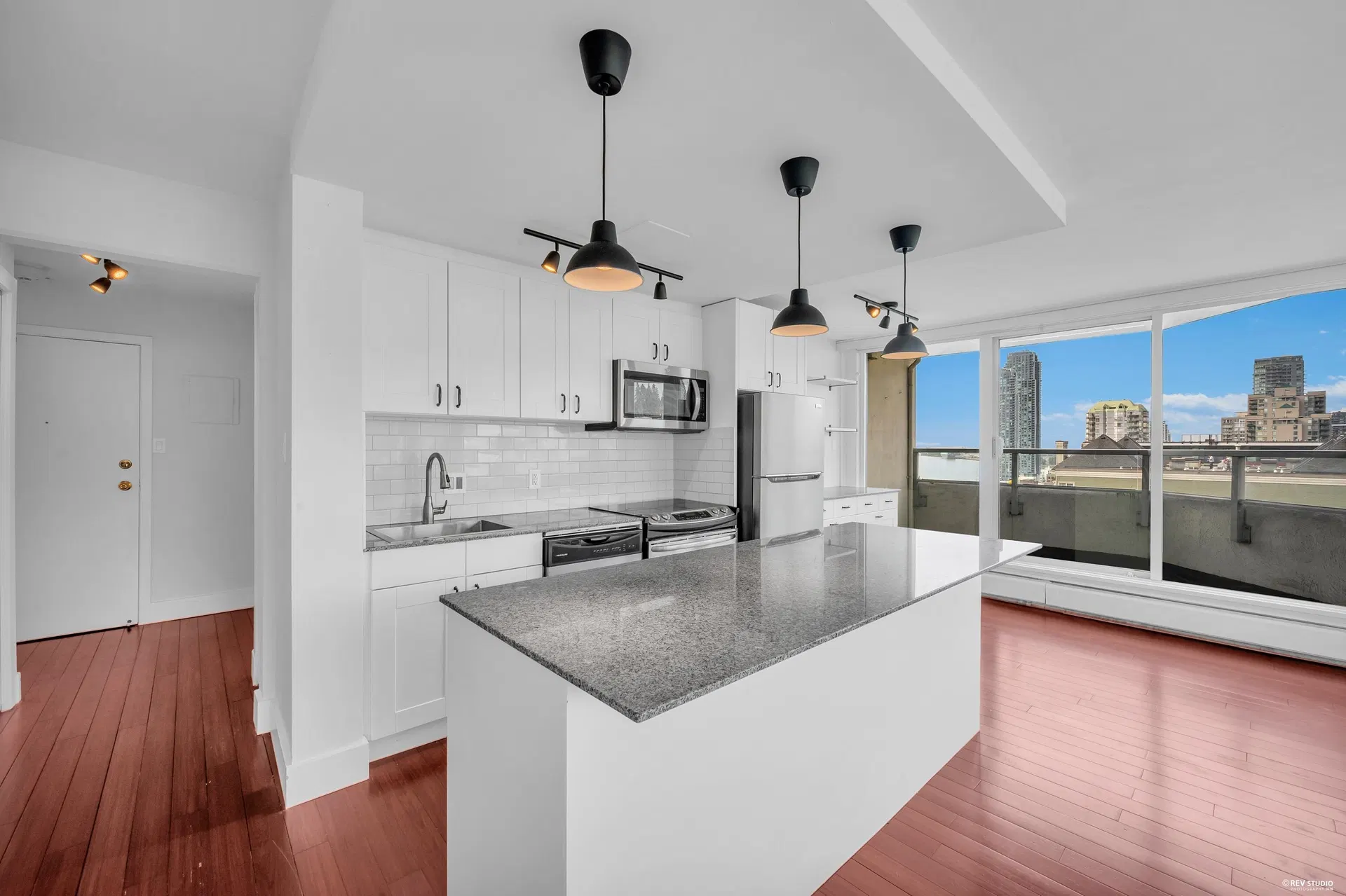 Photo 4 of 34 at #701 – 31 Elliot Street