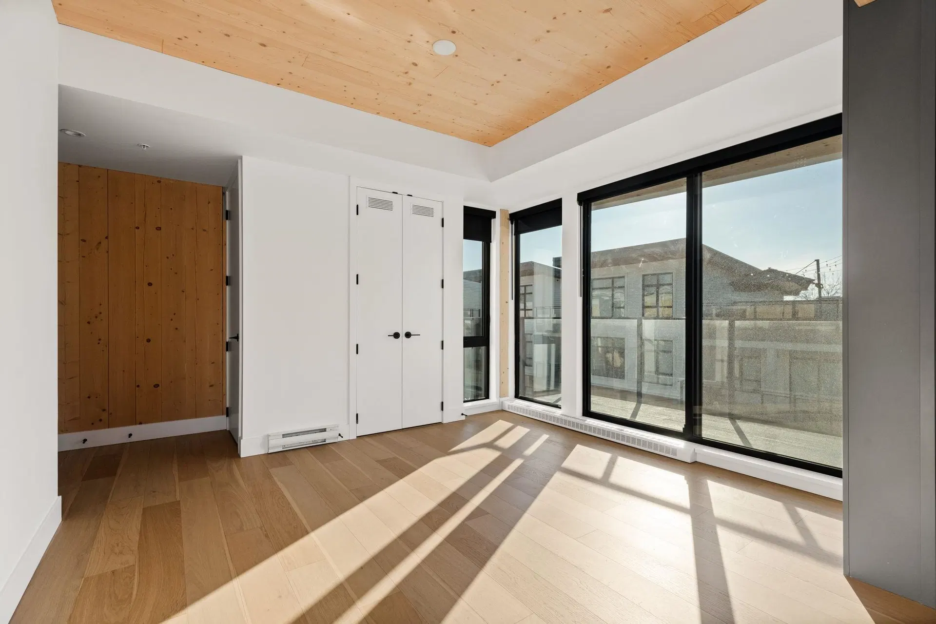Photo 3 of 40 at #310 – 310 Salter Street