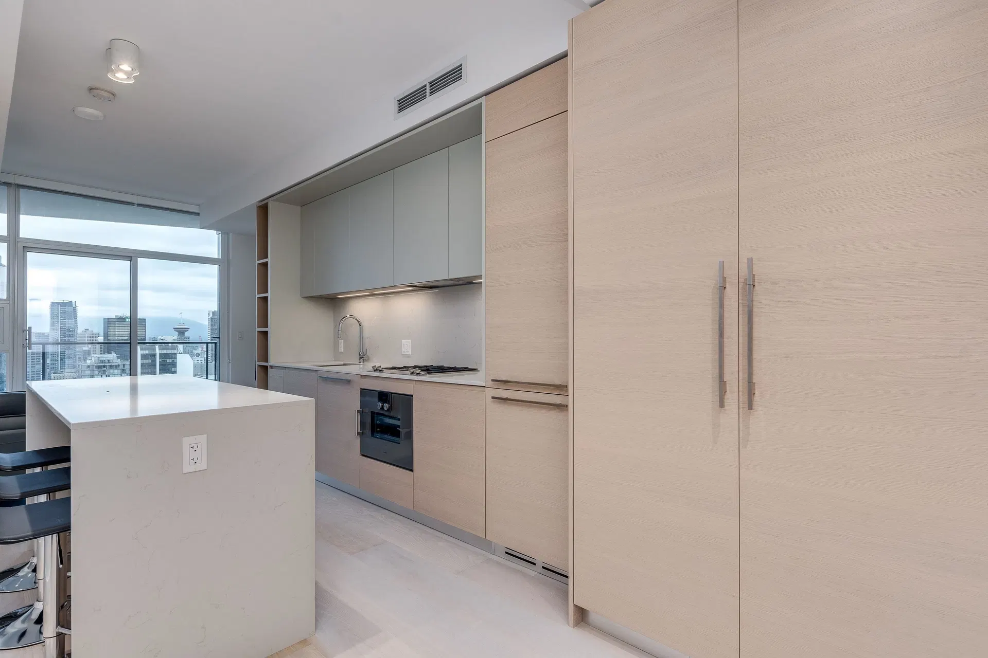 Photo 4 of 23 at #3803 – 1289 Hornby Street