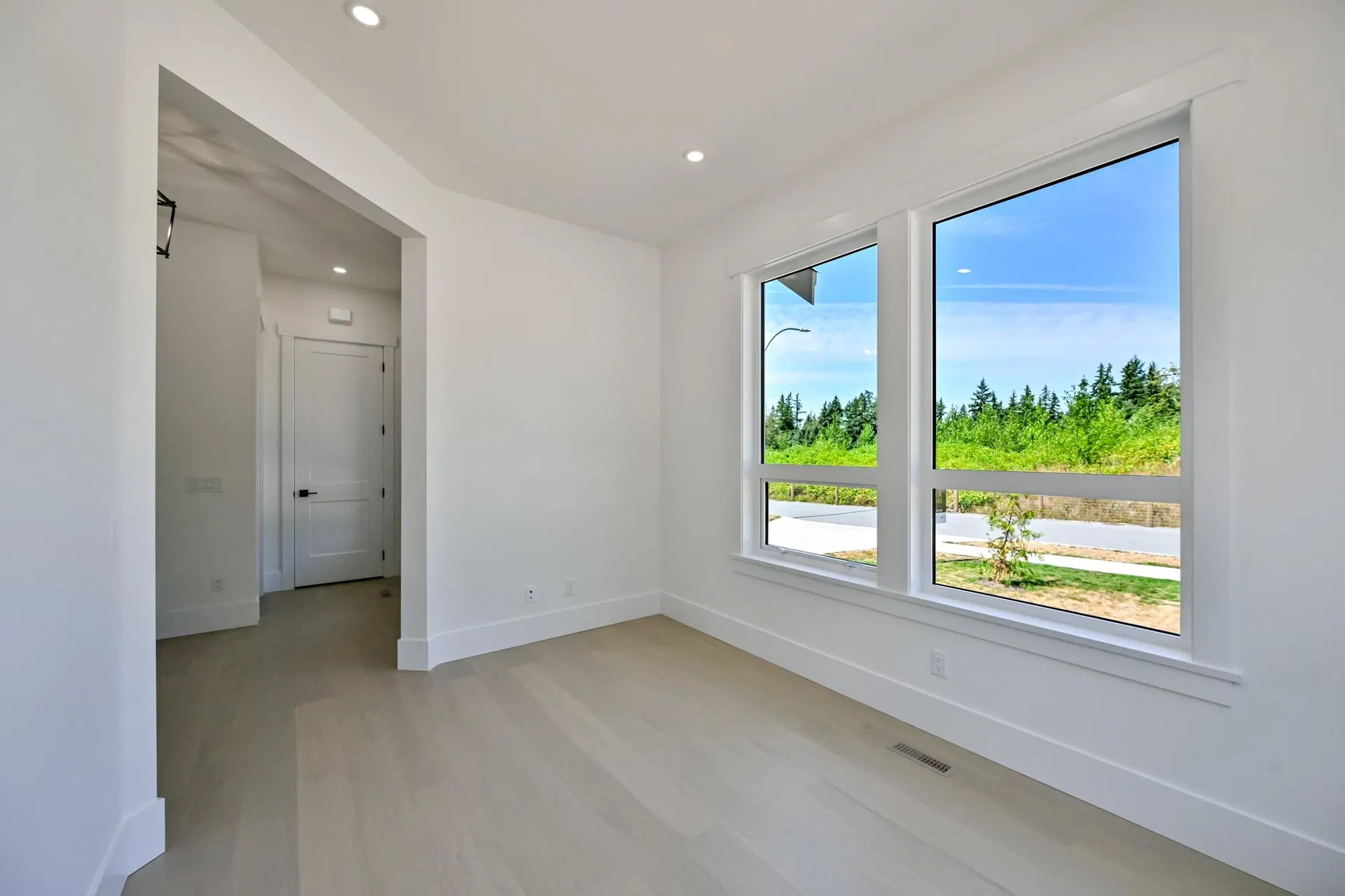 Photo 4 of 40 at 20892 35a Avenue
