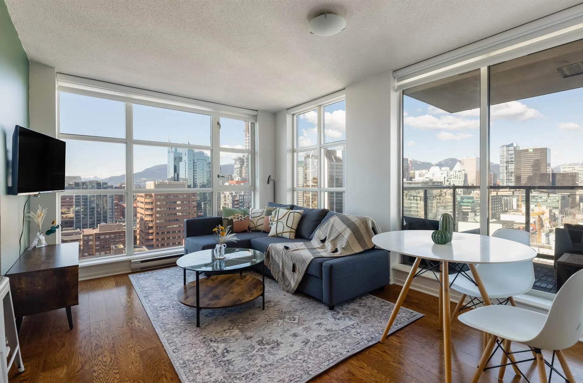 #2402 – 1155 Seymour Street