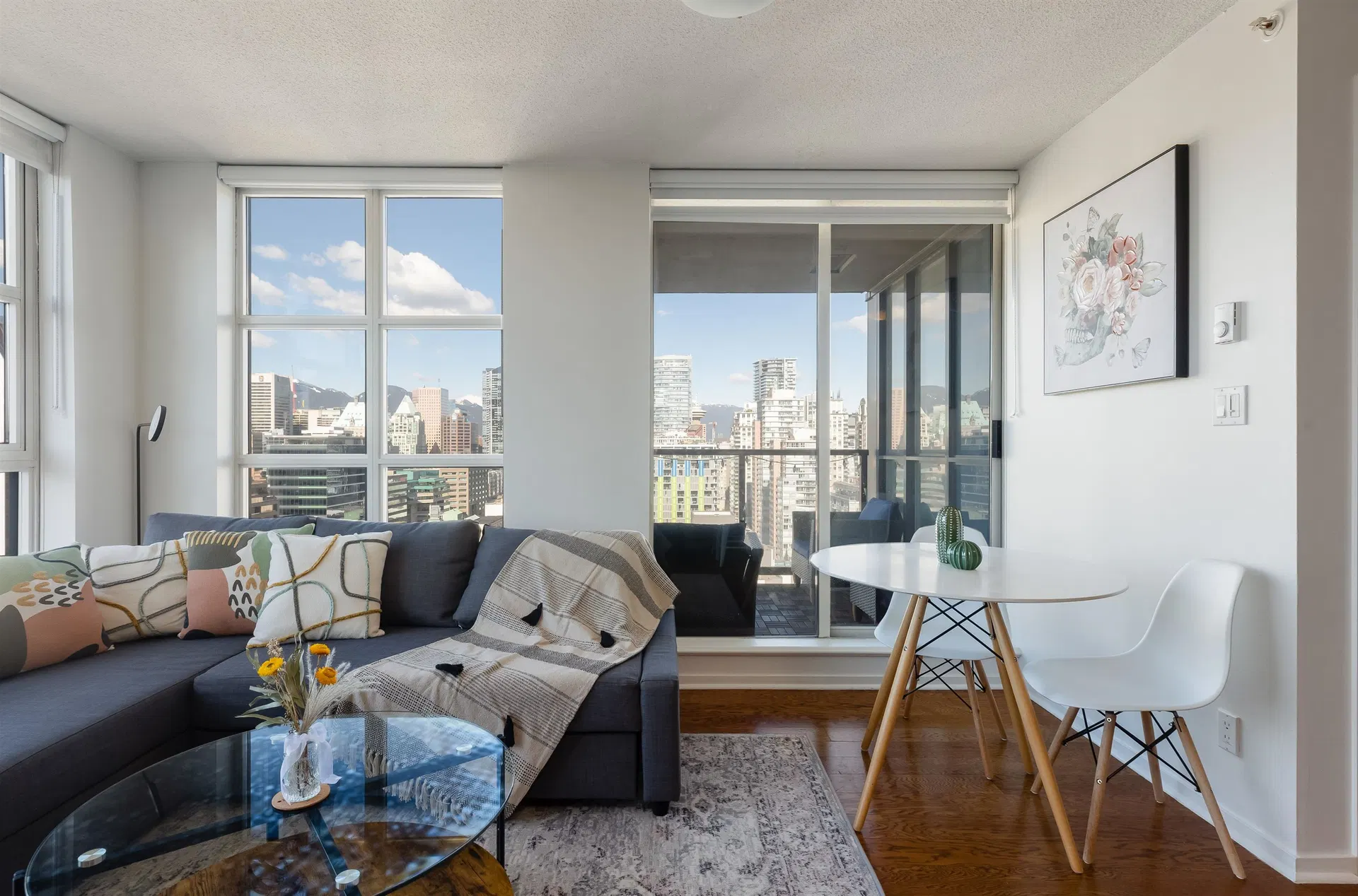 Photo 4 of 34 at #2402 – 1155 Seymour Street