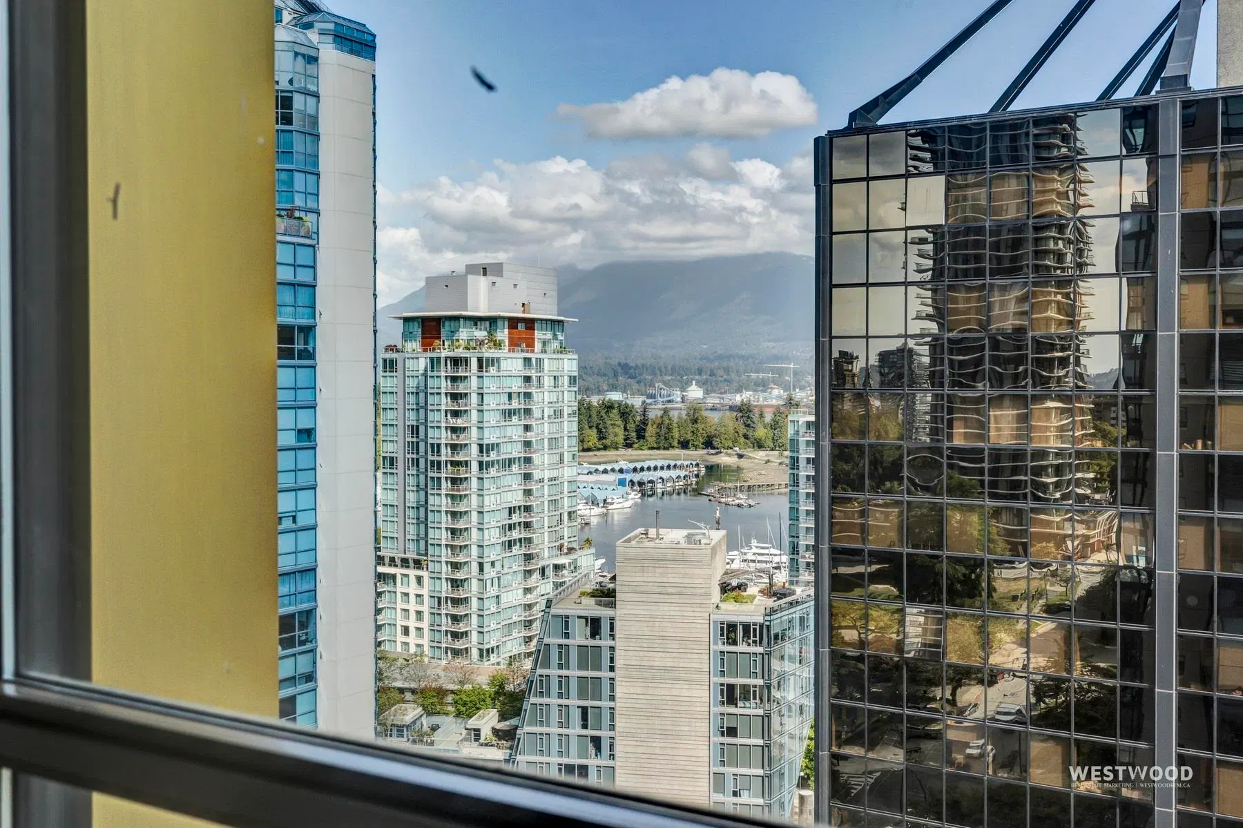 Photo 2 of 29 at #1708 – 1367 Alberni Street