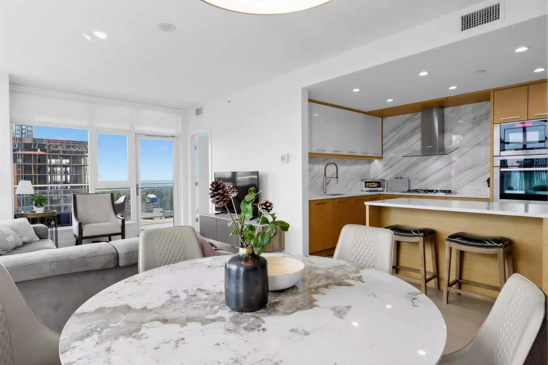 Photo 3 of 20 at #25XX – 4360 Beresford Street