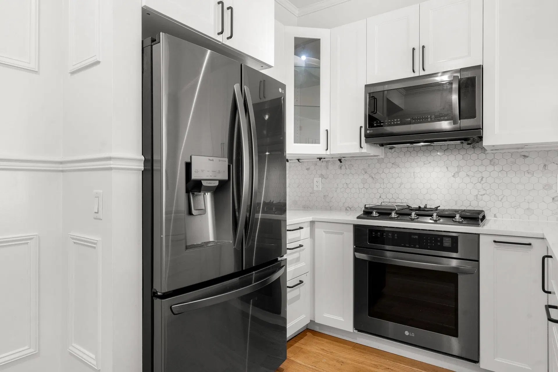 Photo 4 of 40 at #417 – 119 W 22nd Street