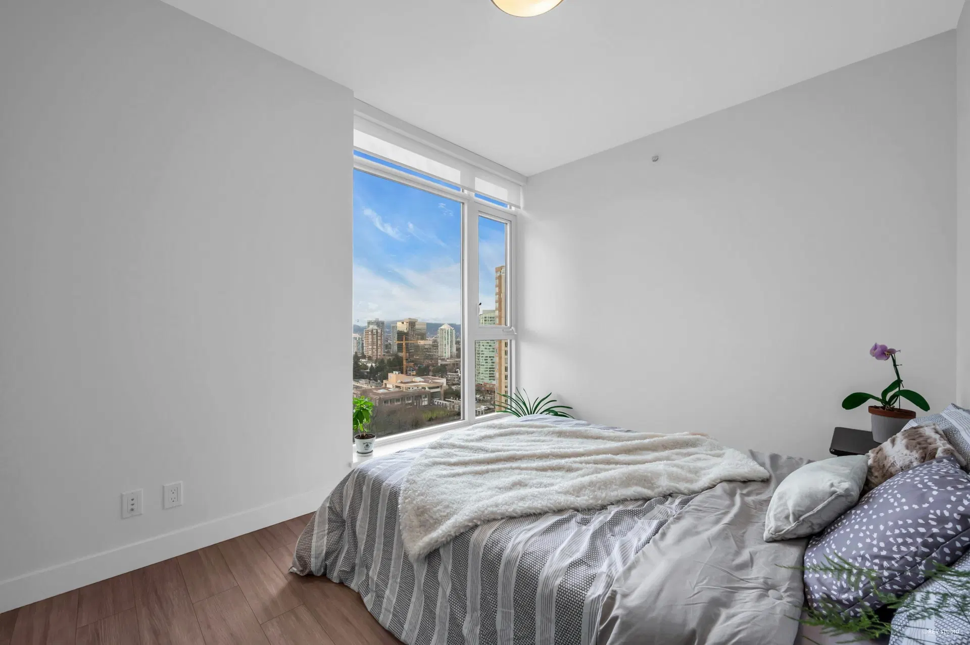 Photo 5 of 26 at #1701 – 4458 Beresford Street