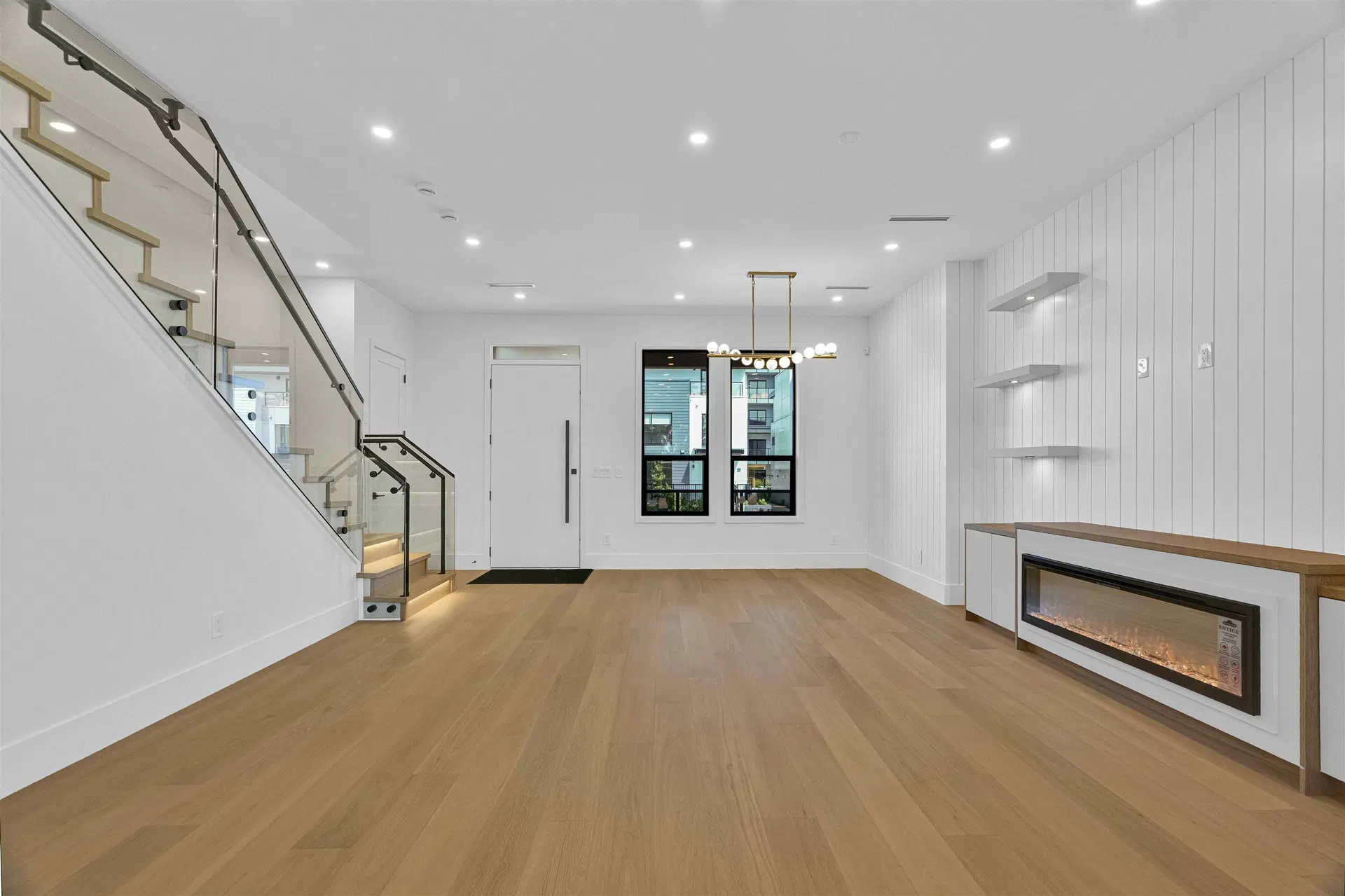 Photo 5 of 40 at 15636 23a Avenue