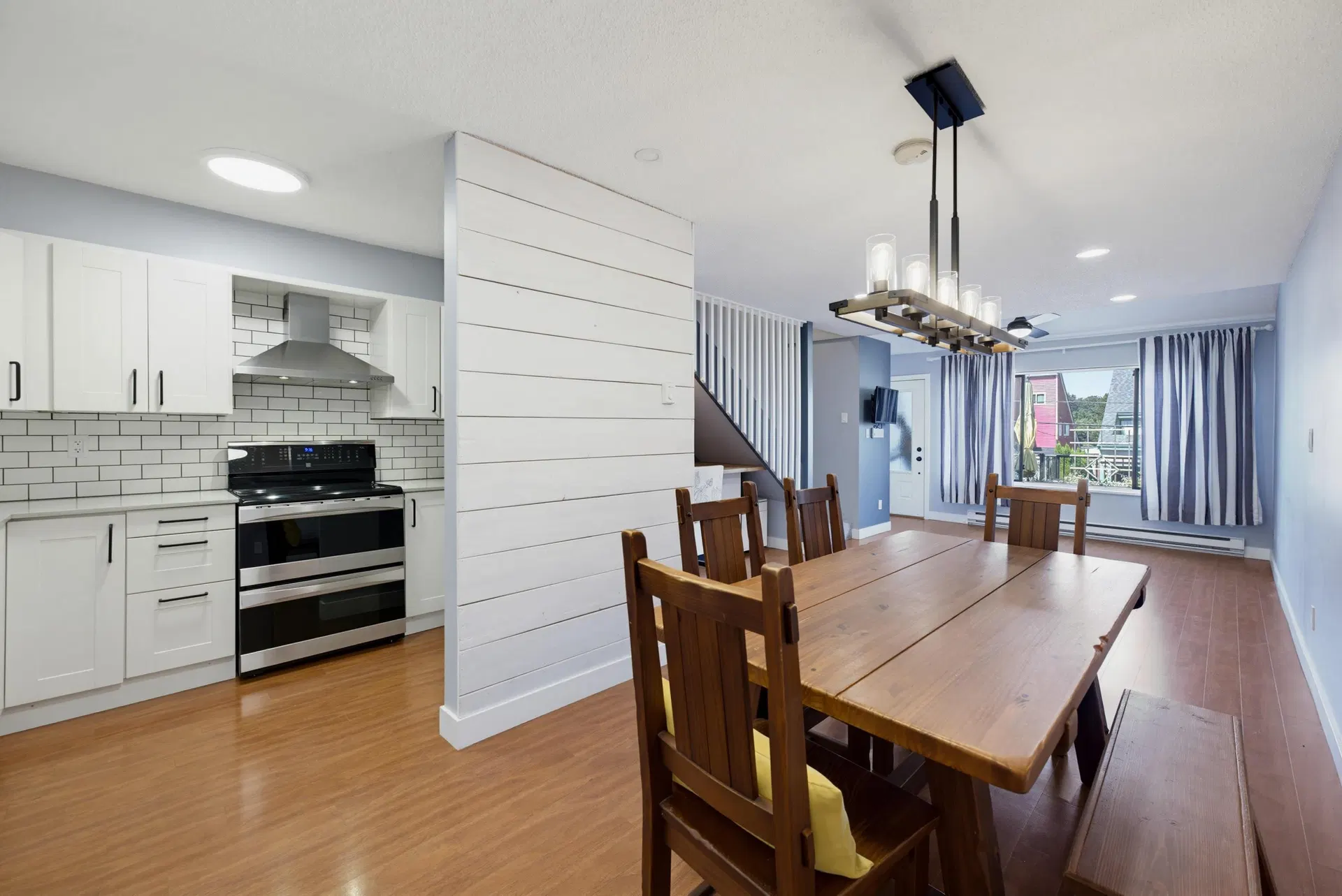 Photo 1 of 31 at 4716 48b Street