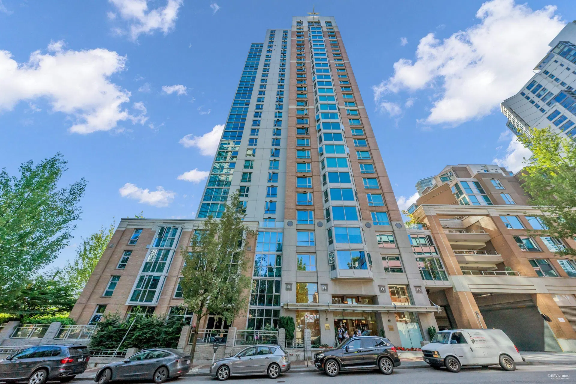 Photo 2 of 25 at #507 – 388 Drake Street