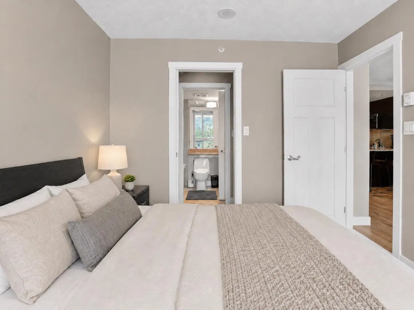 Photo 4 of 26 at #2102 – 2978 Glen Drive
