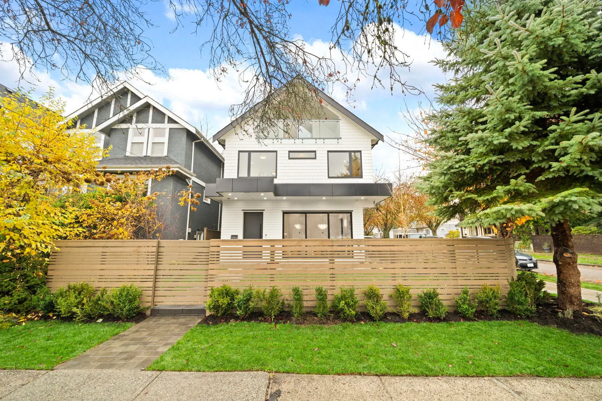 Photo 3 of 34 at 1095 E 14th Avenue