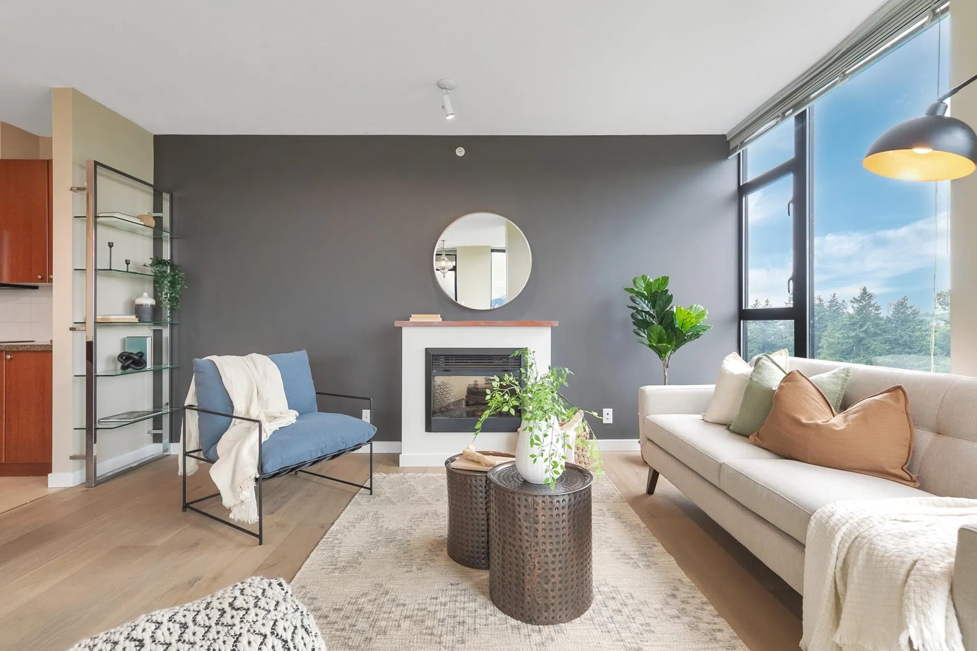 Photo 3 of 33 at #2203 – 15 E Royal Avenue