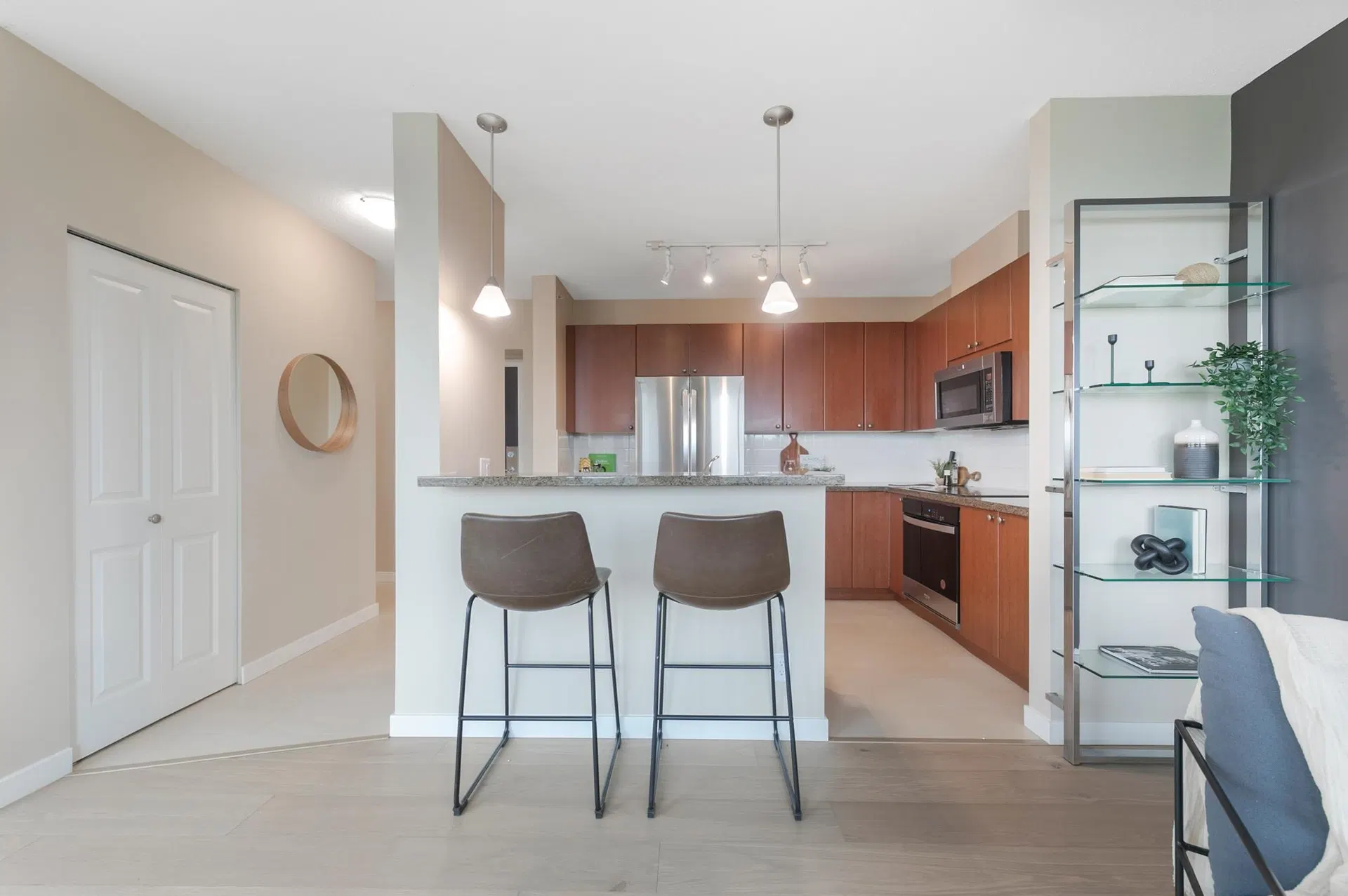 Photo 5 of 33 at #2203 – 15 E Royal Avenue
