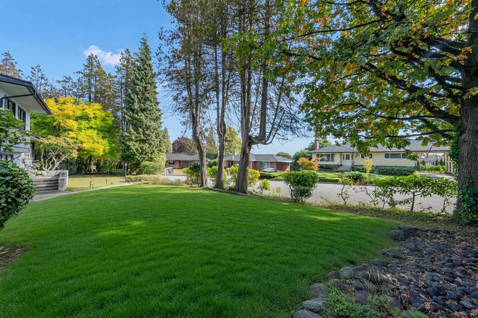Photo 4 of 32 at 8758 Crest Drive