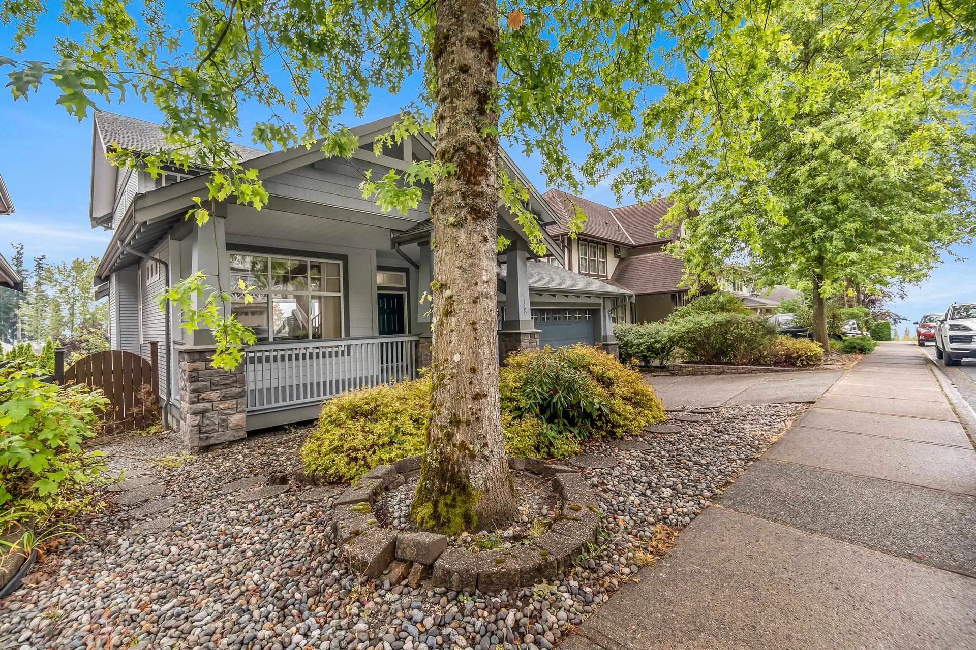 Photo 2 of 40 at 118 Fernway Drive
