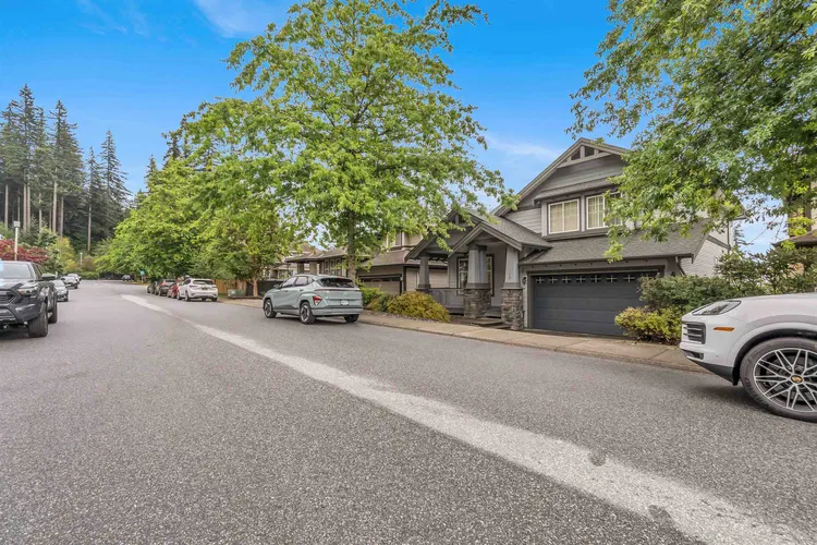 Photo 3 of 40 at 118 Fernway Drive
