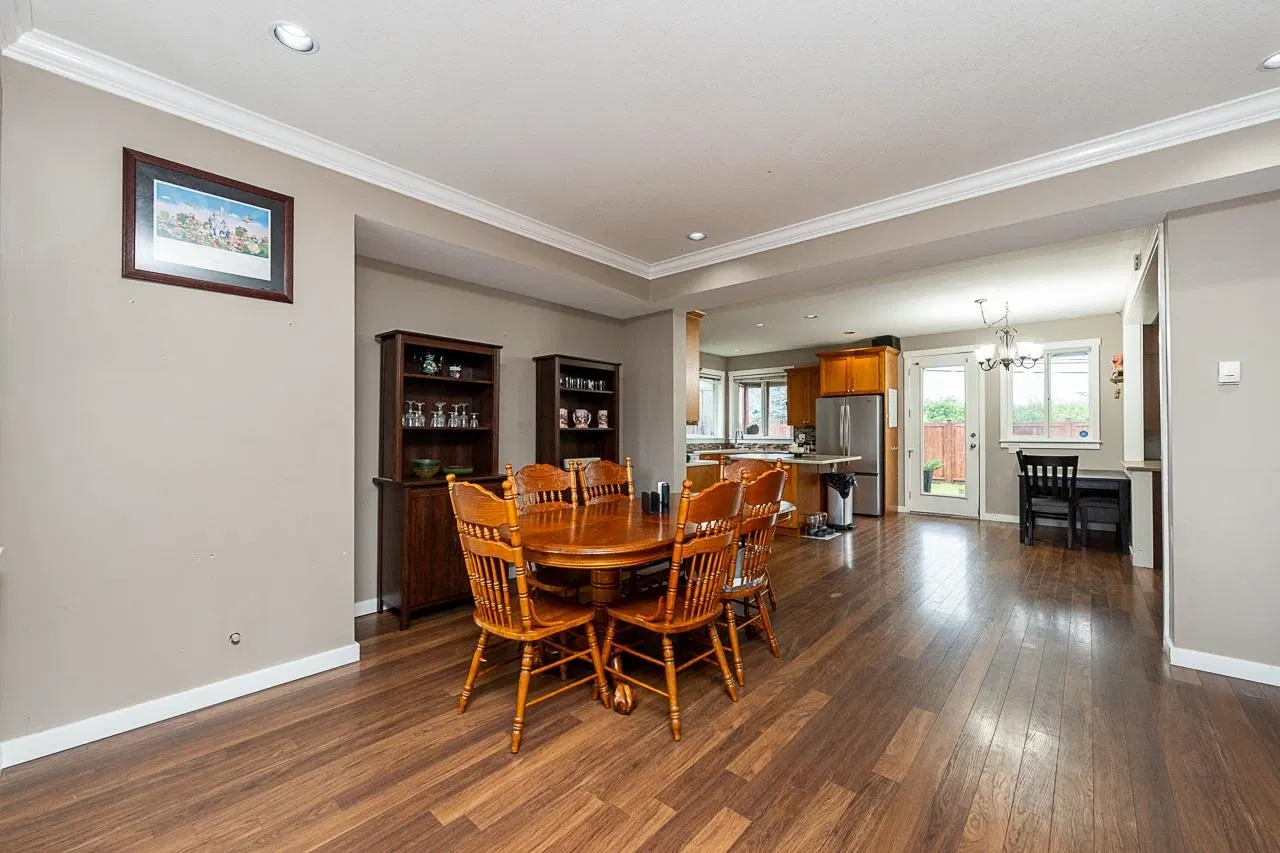 Photo 4 of 39 at 27144 25a Avenue
