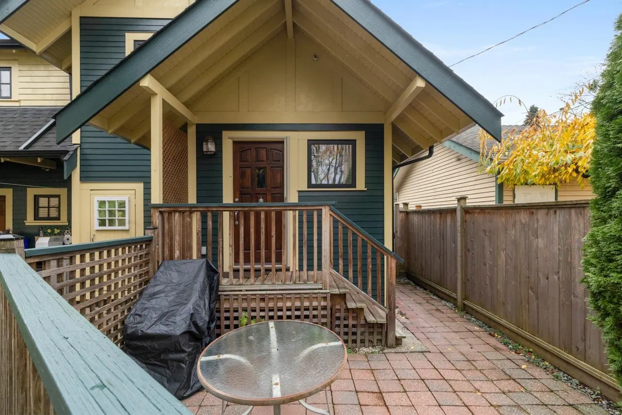 Photo 4 of 40 at 1820 W 11th Avenue