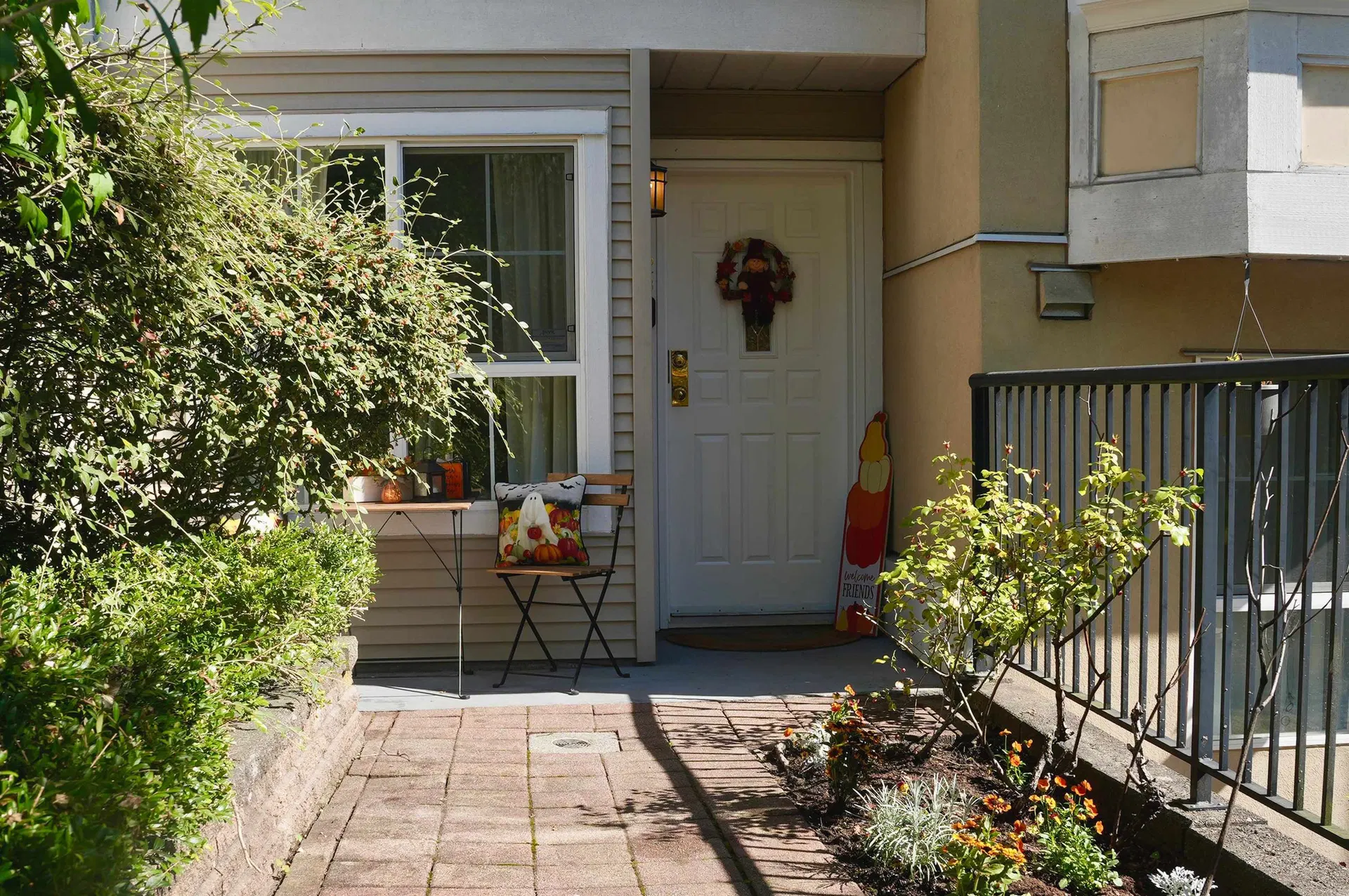 Photo 2 of 28 at #123 – 253 Casey Street