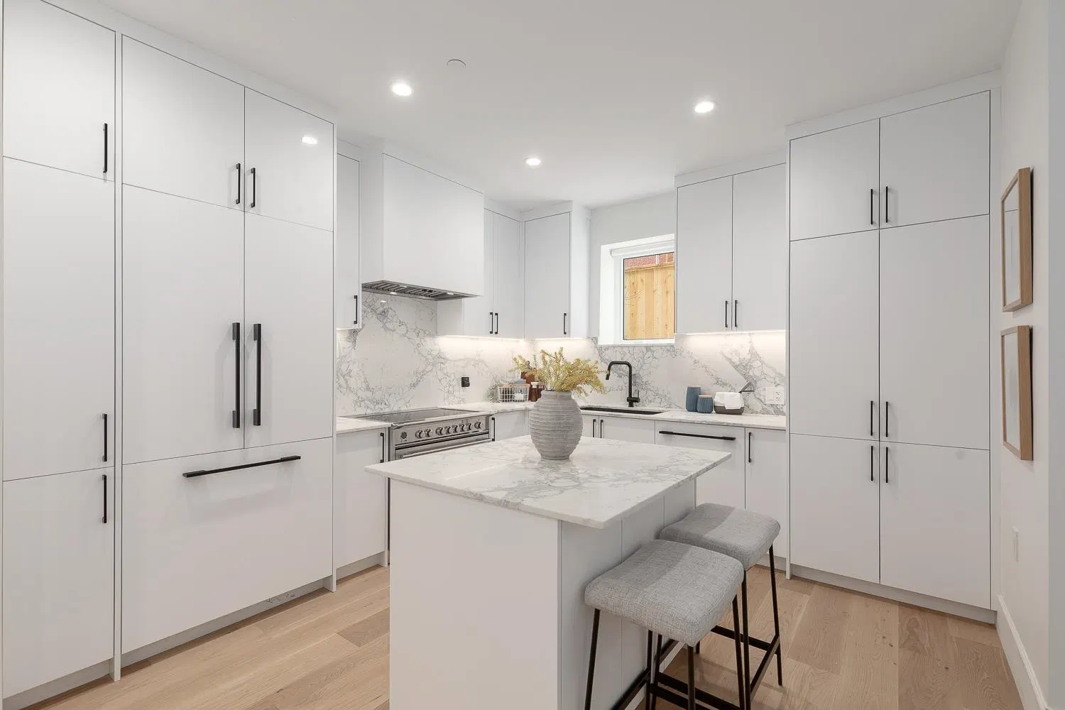Photo 5 of 19 at 851 E 19th Avenue