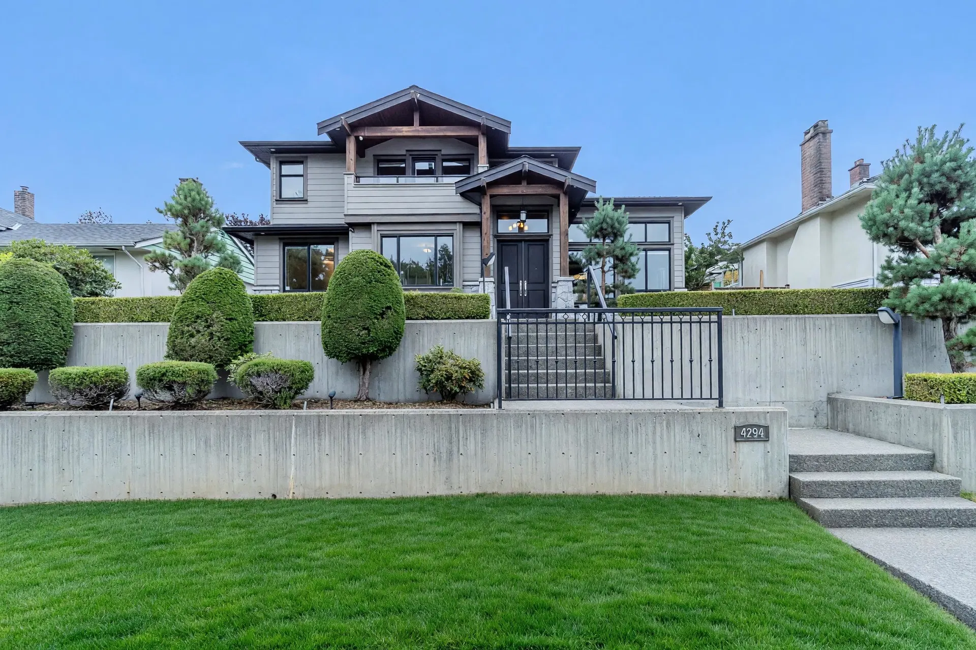 4294 Price Crescent