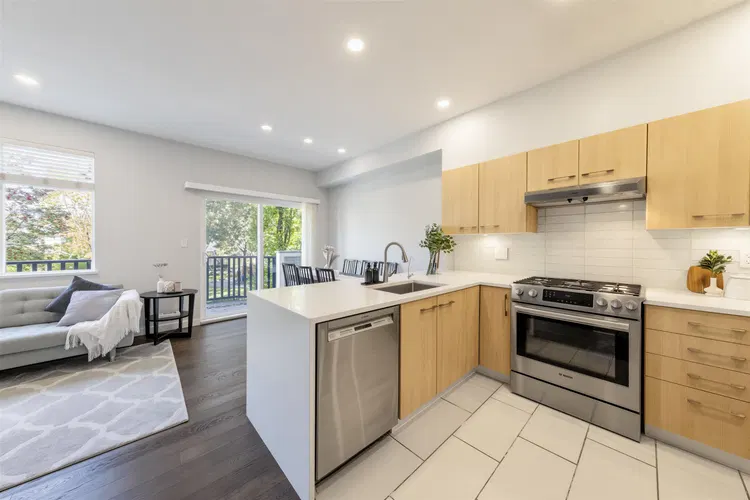 Photo 5 of 34 at #44 – 7233 Heather Street