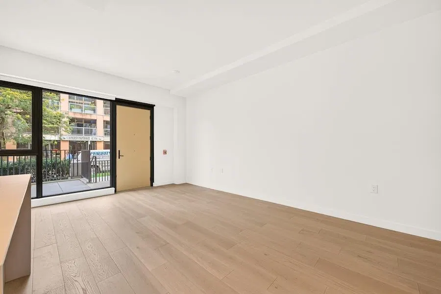 Photo 5 of 40 at 1528 W 6th Avenue