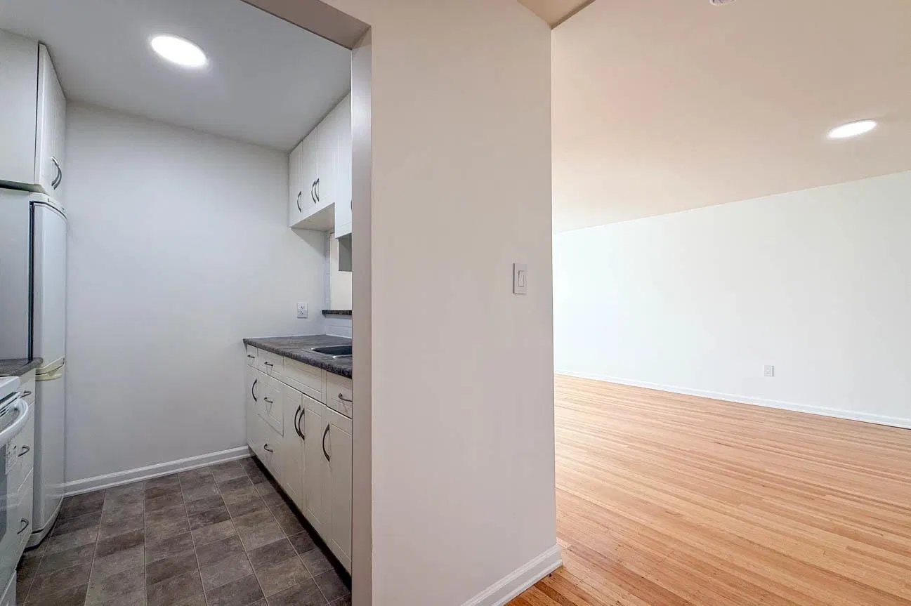 Photo 4 of 29 at #107 – 461 W 16 Street