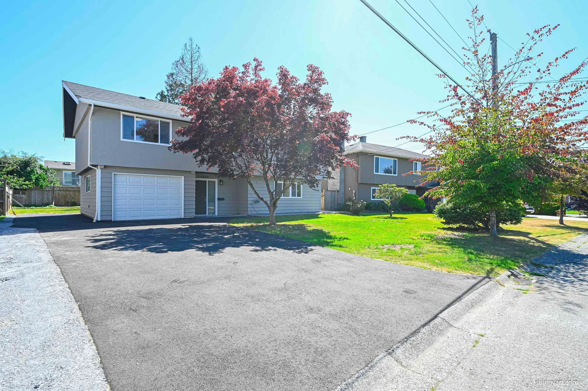 Photo 3 of 37 at 5546 Maple Crescent